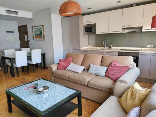 Amplio y Moderno Apartamento Lorenzo Ferreira