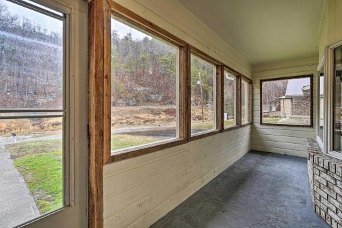 Whitesburg Vacation Home with Screened Porch