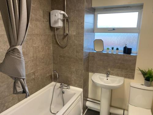 House - 10min to City Centre - Sleeps 4 - Parking, Birmingham (zdjęcie 7)