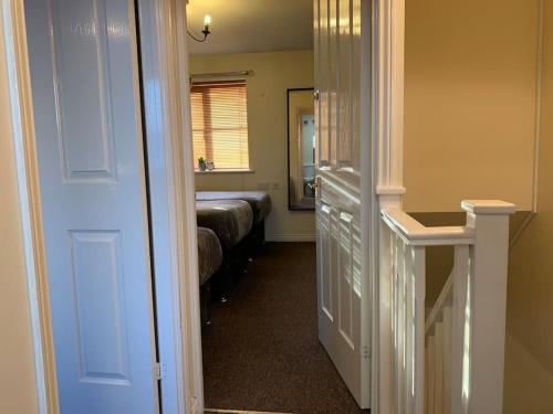 House - 10min to City Centre - Sleeps 4 - Parking, Birmingham (zdjęcie 10)