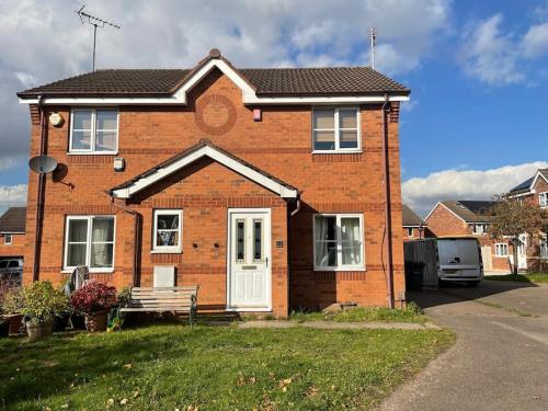 House - 10min to City Centre - Sleeps 4 - Parking, Birmingham (zdjęcie 2)