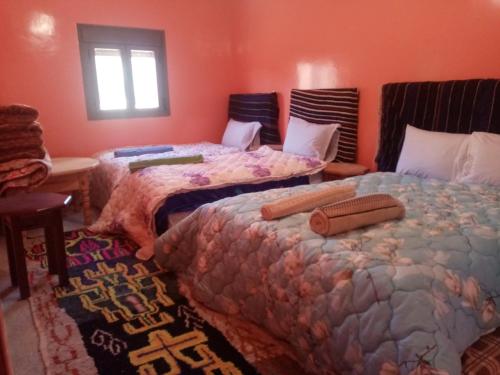 4 twin beds