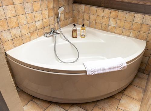 Bathroom, Hotel et Chalet Au Coin Du Feu Chilly Powder in Avoriaz