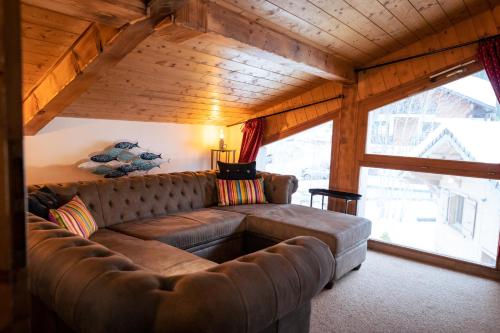 Apartment with Mountain View