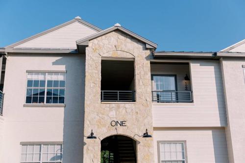 Unit 122 - The Strand 1 Bed - Cation on the Guadalupe in New Braunfels, USA