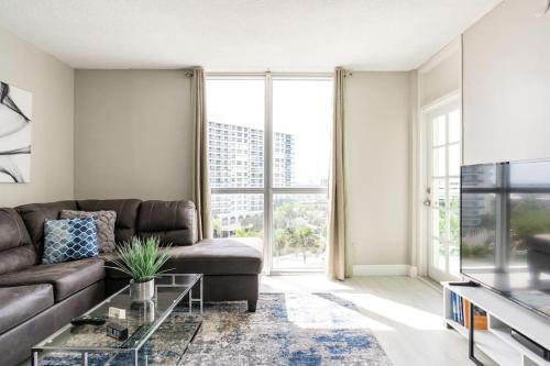 Luxury Stylish Oceanfront 2 bedroom 2 bathroom in HOLLYWOOD FL in Hollywood, USA