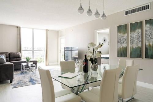 Luxury Stylish Oceanfront 2 bedroom 2 bathroom in HOLLYWOOD FL in Hollywood, USA