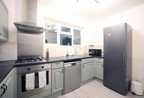 Bath City Skyline Spacious 3 Bed House for family, Бат (фото 11)
