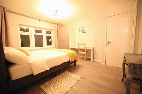 Bath City Skyline Spacious 3 Bed House for family, Бат (фото 6)