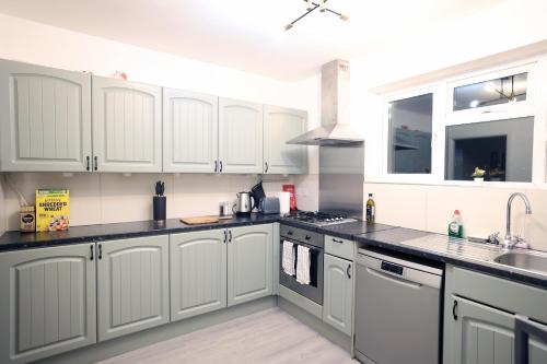 Konyha, Bath City Skyline Spacious 3 Bed House for family in Bathampton
