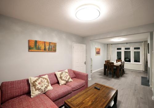 Bath City Skyline Spacious 3 Bed House for family, Бат (фото 9)