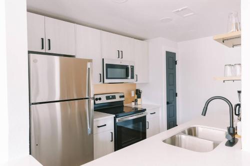 Unit 213 - The Strand 2 Bed - Cation on the Guadalupe in New Braunfels, USA