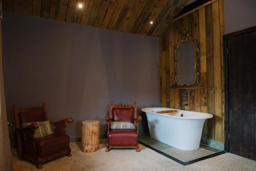 Newton Hall - image 5