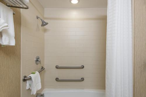 Queen Room with Two Queen Beds - Disability Access with Roll In Shower
