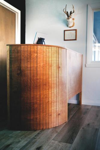 Jackalope Motor Lodge - image 12
