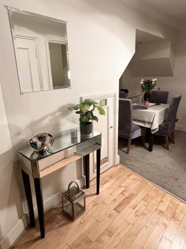 Double bedroom with en-suite bathroom in Chelsea - central London - share apartment, Londra (foto 4)