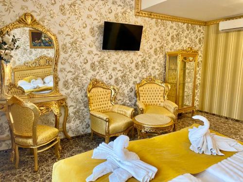 King Suite image 10