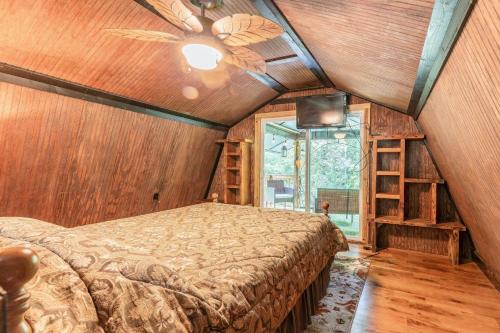 Edward - The Hut in Acworth, USA