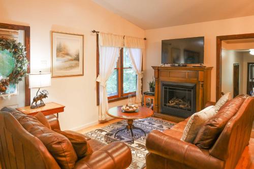 Cozy Whittier Home with Fire Pits Less Than 15 Mi to Hiking! in Whittier, USA