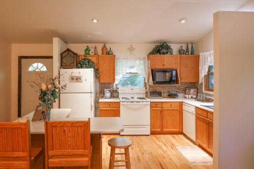 Creekside Home with Fire Pit Less Than 15 Mi to Hiking - image 12
