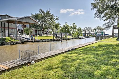 Reelin and Dealin New Orleans Waterfront Home - image 14
