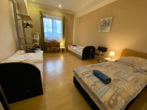 room detail thumbnail 1