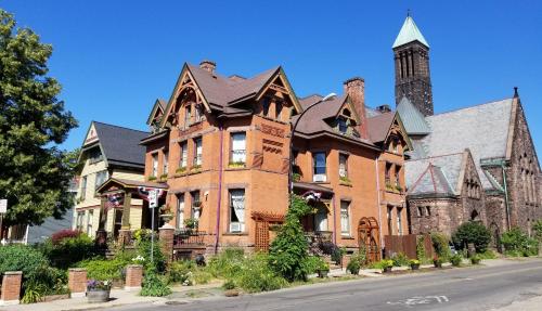 B&B Buffalo - Buffalo Harmony House - Bed and Breakfast Buffalo