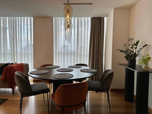 Luxury Modern 3BR Apartment in Residence Maslak - image 5