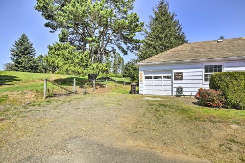 Netarts Cozy Coastal Cottage with Deck Near Portland!