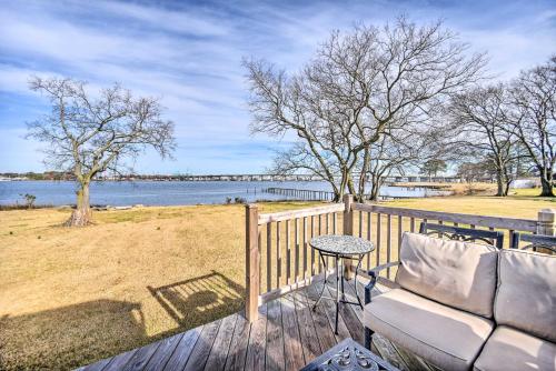 Portsmouth Waterfront Vacation Rental with Deck in Portsmouth, USA