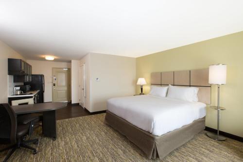 Candlewood Suites Omaha - Millard Area