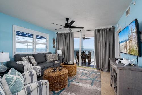 Spectacular Gulf Front Corner Unit condo in Fort Myers Beach, USA