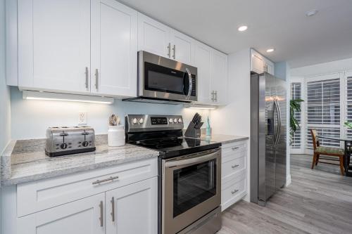 Immaculate Direct Gulf Front 3 Bedroom Condo - Gullwing 505 condo - image 2