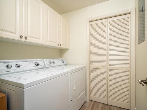 Bella Lago 323 Your Home Away from Home in Paradise! - 7431 Bella Lago Drive condo - image 2