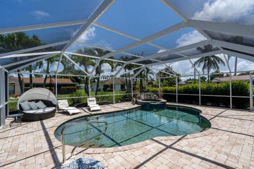 Barefoot Hideaway, with Spa and Pool home