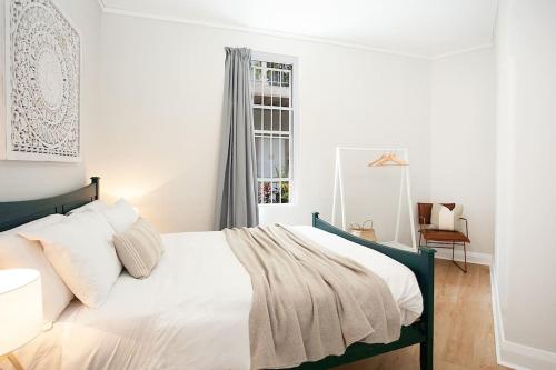 Large 4 Bed Beachside Haven 50m to Bondi Beach - image 4