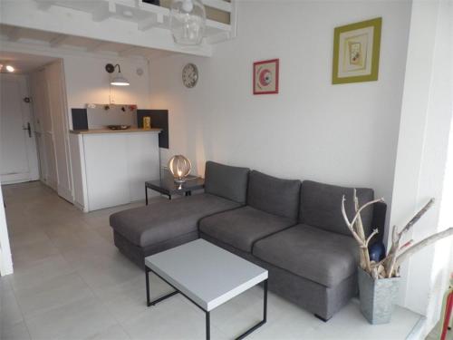 . Studio mezzanine, 4 couchages, 1er étage, parking privé, à 700 m des commerces, Grau d'Agde - FR-1-423-39