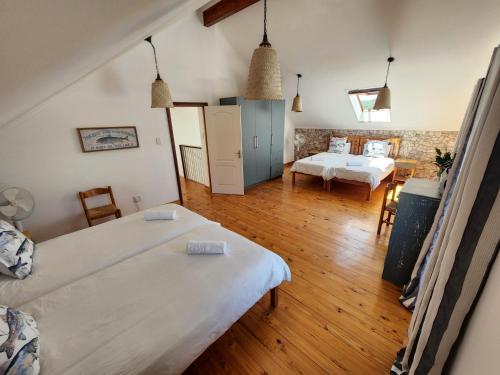 Buff & Fellow Eco Cabins, George (photo 2)