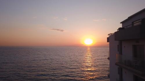 Sunrise luxury apartments Rhodes - image 2