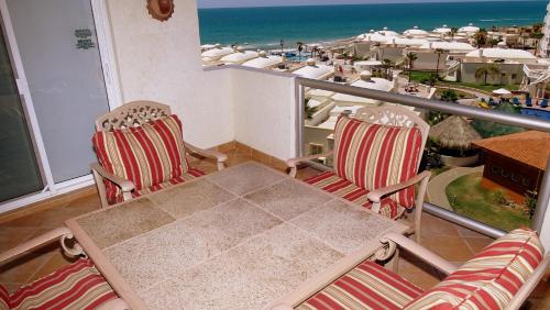 Beautiful 1,5 Bedroom Condo on the Sea of Cortez at Las Palmas Resort D-502 condo