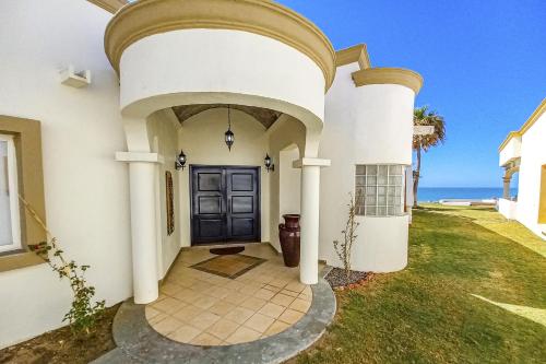 Stunning 3 Bedroom Beach Villa on Sandy Beach at Las Palmas Beachfront Resort V4 villa