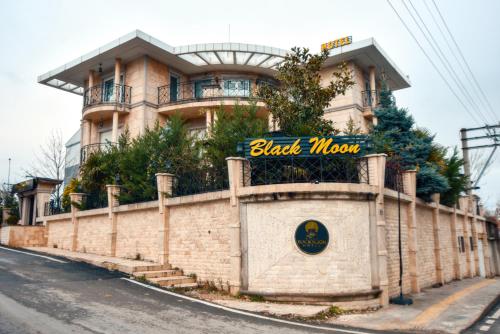 Blackmoon Villa Hotel 