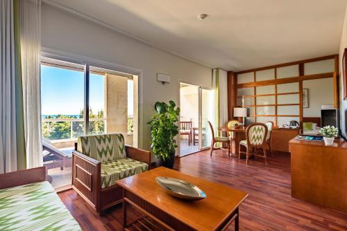 Suite (2 Adults + 1 Child)