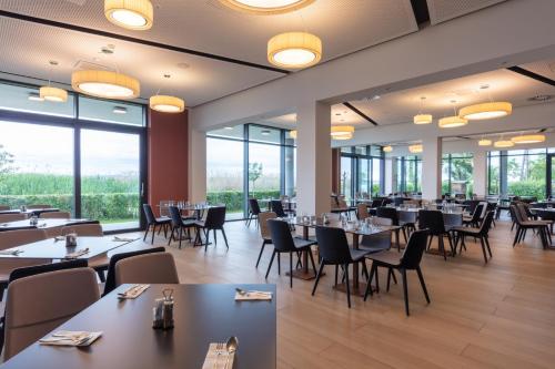 Ресторан, Hotel OTP Balatonszemes in Балатонлелле