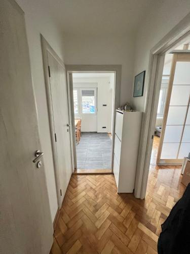 Comfortable apartment in city hub - image 10
