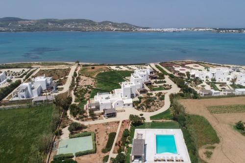 SUNRAY Paros Beach front 2 bedroom house next to kite sports