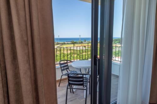 Hotel Pharos - image 2