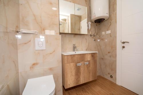 Hotel Pharos Room Type - Deluxe King Suite
