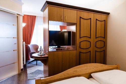 1 queen bed