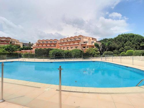View, 2 Pieces Climatise-WIFI / 4 voyageurs / Boxe Prive / 2 piscines / 2 tennis / Petanque / PingPong in La Fontonne